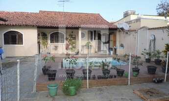 Imagem: Casa com 4 quartos, piscina e churrasqueira