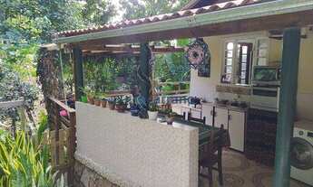 Imagem 5: Casa de alvenaria com amplo terreno com nascente de água