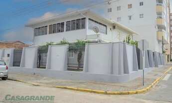 Imagem: Imponente sobrado com 310 metros quadrados