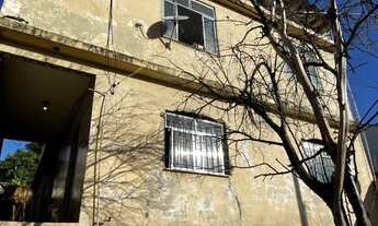 Imagem 2: Casa espaçosa + garagem de 34 metros quadrados (pode ser transformada em comércio, escritó