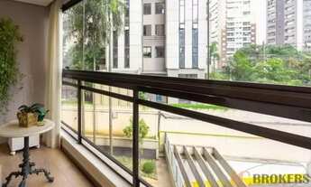 Imagem 2: Apartamento reformado com 120m² de área útil, 2 suítes sendo a master com uma mega hidro