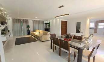 Imagem 3: Belíssima Casa Térrea Reformada Frente Praça em Condomínio com 4 Dormitórios"