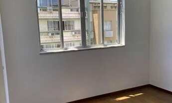 Imagem 4: Apartamento para venda tem 47 metros quadrados com 3 quartos em Copacabana - Rio de Janeir