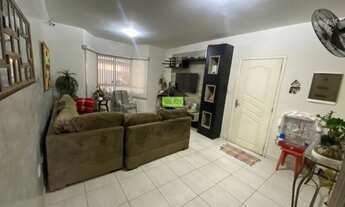 Imagem 2: Casa de rua, 153m² de área construída, amplo living para vários ambientes. Localização ímp