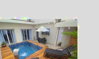 Imagem: Sobrado reformado com piscina e churrasqueira