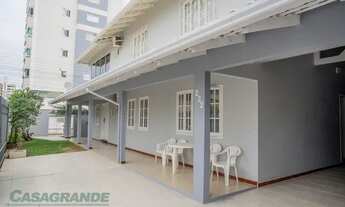 Imagem 4: Imponente sobrado com 310 metros quadrados, com excelente disposição de todos os ambientes