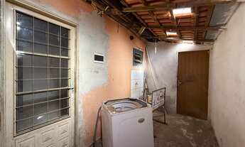 Imagem 6: CASA + SALA COMERCIAL À VENDA NO CONJ. HABITACIONAL SUMATRA I EM APUCARANA