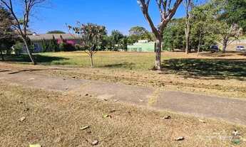 Imagem 7: Aldeia do Vale Terreno de fundo de vale com vista para o lago em Goiânia