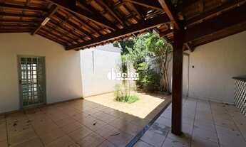 Imagem 3: Casa residencial com 3 quartos sendo 1 suíte disponível para venda no bairro Santa Mônica