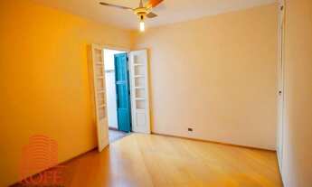 Imagem 4: Casa com 3 quartos, quintal e churrasqueira em rua arborizada do Brooklin (SP