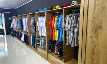 Imagem 2: Móveis de loja em MDF