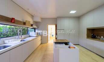 Imagem 3: Casa de condomínio sobrado para venda possui 1006 metros quadrados com 5 quartos