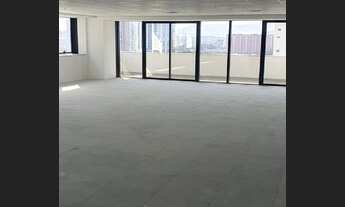 Imagem 2: Sala com 211 metros quadrados