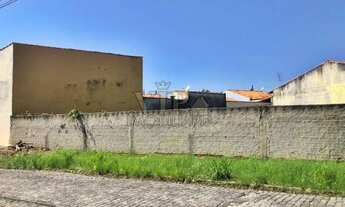 Imagem 3: Ótimo terreno plano, murado, em bairro residencial, localizado à poucos minutos do West Sh