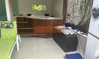 Imagem 7: LIVE VENDE - Casa Linear, com total segurança, 4 quartos (sendo 3 com suíte e closet) e 1