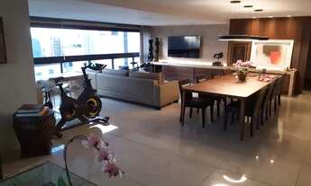 Imagem 2: Apartamento para venda tem 215 metros quadrados com 4 quartos