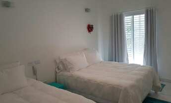 Imagem: Confortável suíte hotel Delphin Pé na