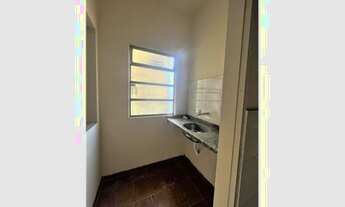 Imagem 4: A RE/MAX Silver apresenta esse imóvel para locação na cidade de Guanambi-Bahia. A Kitnet e