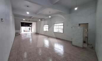 Imagem 3: Salão comercial com 1 banheiro, porta de aço e 1 vaga de garagem