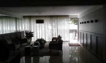 Imagem 2: Dois quartos + gabinete, três banheiros , duas garagens, próximo ao Shopping Itaigara