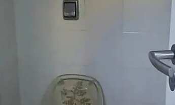 Imagem 6: Apartamento de dois dormitórios e dois banheiros com elevador e vaga demarcada em Santos