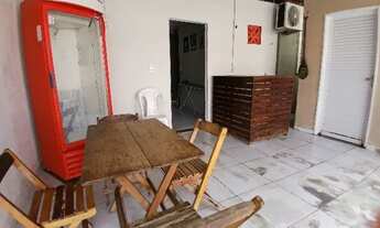 Imagem 7: PQ ficar em um hotel? Fique em de casa de aluguel de temporda. Até 3 quartos, ar e Wifi