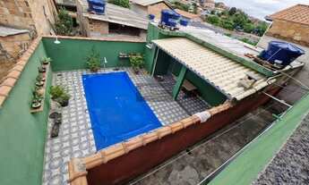 Imagem: Casa com Piscina, 3 Quartos e Suíte à