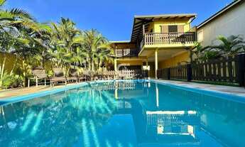 Imagem 3: Luxuosa Residência à Beira-Mar: Vista Deslumbrante e Conforto