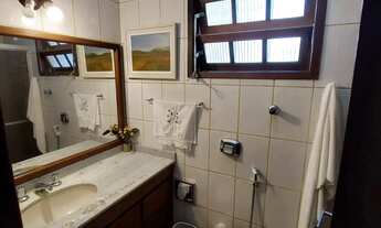 Imagem 7: Casa para venda com 300 metros quadrados com 6 quartos