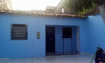 Imagem: Casas em Prazeres ao lado da estação de