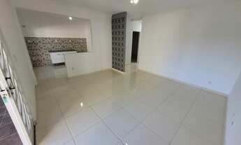 Imagem: Casa com 2 quartos, e garagem para até