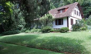 Imagem: Belíssima propriedade em Correas! Excelente