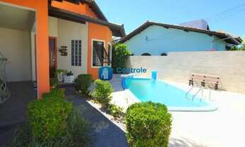 Imagem 2: Casa para venda tem 185 metros quadrados com 4 quartos em Ipiranga - São José - SC