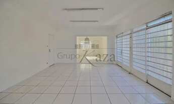 Imagem 4: Casa comercial para venda possui 353 metros quadrados com 6 salas em Sumaré - São Paulo