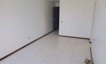 Imagem 2: Centro: Apto 2 qts(1 suíte), sala, cozinha, wc social e área serv. Lado d Câmara Municipal