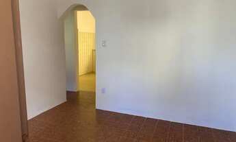 Imagem: Aluga-se casa com 2/4, cozinha, banheiro