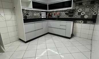 Imagem 5: 2 dormitórios , sala, cozinha , banheiro, closet, área de serviço, sacada no quarto, SEM v