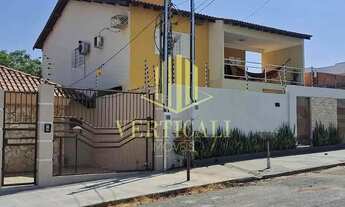 Imagem: Casa Duplex à Venda, com Ampla Varanda