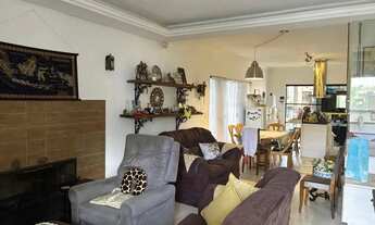 Imagem: Casa de alto padrão com 4 suítes e piscina