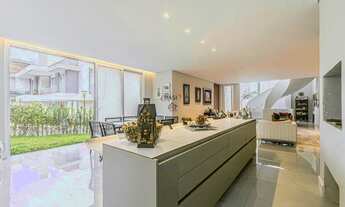 Imagem 2: Condomínio Barigui Park Royale, com piscina privativa