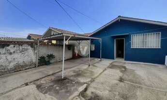 Imagem: Casa com pátio amplo, localizada no Bairro