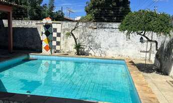 Imagem: Casa grande com piscina