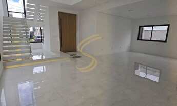 Imagem 2: Casa Alto Padrão no Condomínio Macaúbas: 4 Suítes, Piscina e Solar