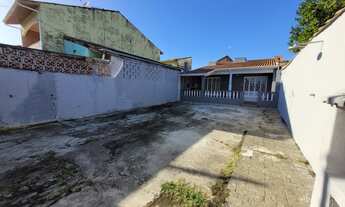 Imagem 5: Casa com 2 quartos, e garagem para até 6 carros na Avenida Principal