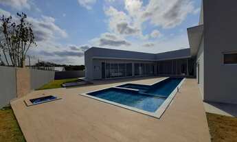 Imagem 7: Cozinha planejada <br>1 lavabo<br>Escritório<br>Lavanderia <br>4 v