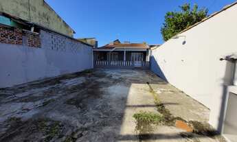 Imagem 3: Casa com 2 quartos, e garagem para até 6 carros na Avenida Principal