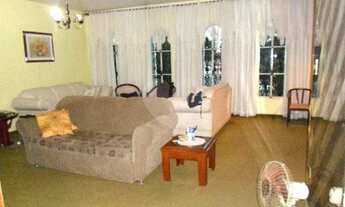 Imagem 3: Amplo sobrado nas Palmas de Tremembé com piscina e churrasqueira