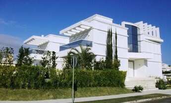 Imagem 2: Casa para aluguel e venda tem 780 metros quadrados com 4 quartos.