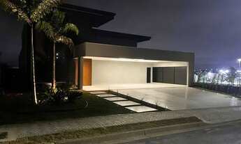 Imagem 2: Casa térrea de alto padrão no Supremo Itália - 4 suítes, sendo uma master