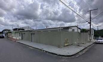 Imagem 2: Casa no Conjunto Petros / Aleixo / 3 suítes, galpão